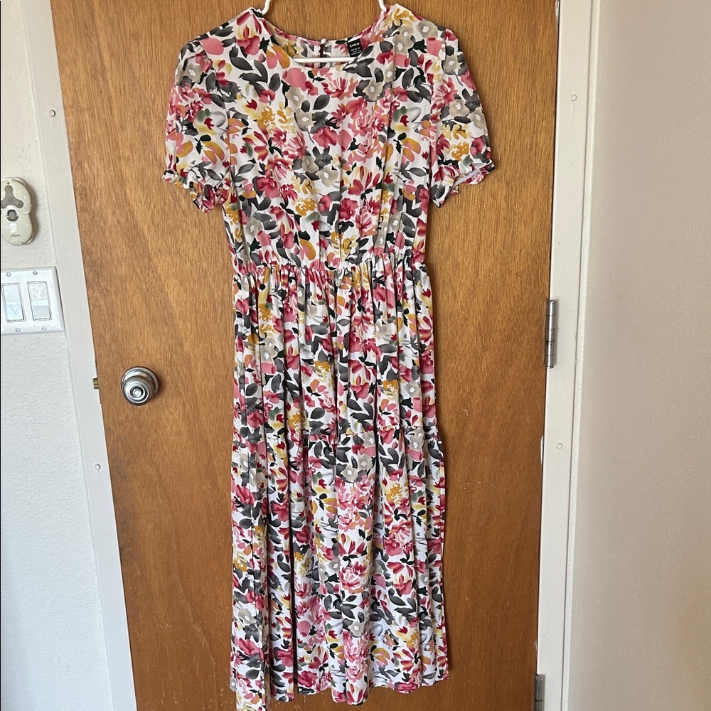Chic Floral Midi Dress in Pink Watercolor